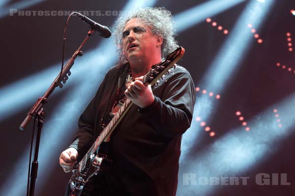 THE CURE - 2016-11-15 - PARIS - Accor Arena - Robert James Smith